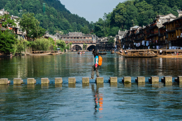 张家界森林公园+大峡谷（玻璃桥)+天门山+凤凰古城 五日（浪漫游）
