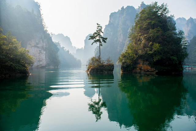 张家界森林公园+大峡谷+黄龙洞+宝峰湖+天门山 五日（深度游）